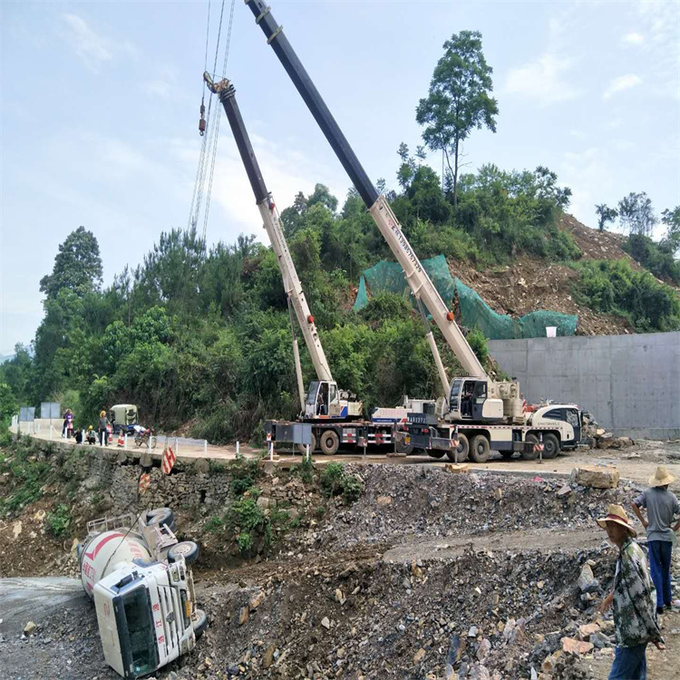 茅箭汽车掉沟里叫吊车救援要多少钱