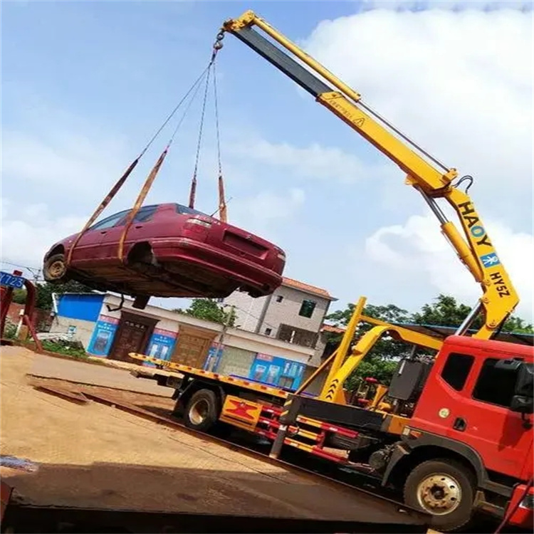 茅箭吊车吊汽车的正确方法